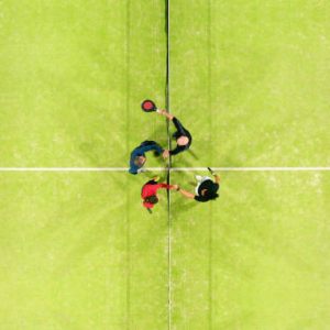 Quelles garanties demander avant de signer pour une construction court de tennis à Fréjus ?