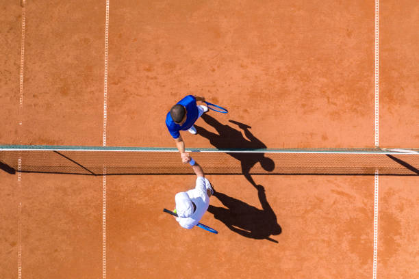 Quels matériaux sont utilisés dans une construction court de tennis beton poreux à Paris ?