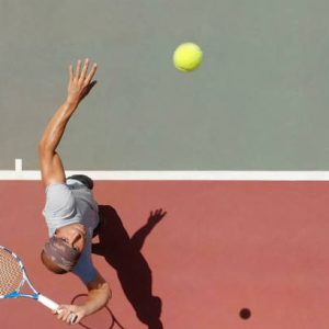 Faut-il privilégier la résine synthétique pour une construction court de tennis à Monaco ?