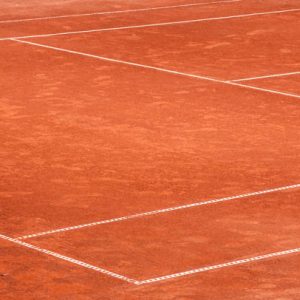 Comment protéger une construction court de tennis à Saint-Raphaël contre les UV et la chaleur ?