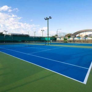 Quelle orientation privilégier pour une construction court de tennis à Saint-Raphael ?